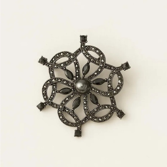 Vintage Black Gem Floral Brooch with Pearl Center – 2” Diameter - Picture 4 of 5